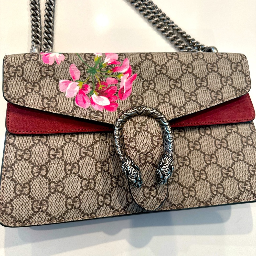 Authentic GG Supreme blooms shoulder bag. Pre loved. Tags still attached.